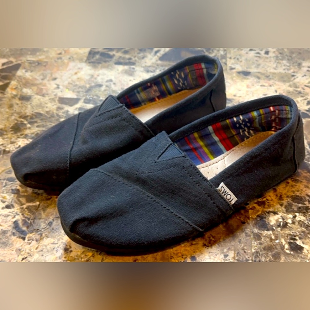 Tom's Black Slip-On Flats Shoes